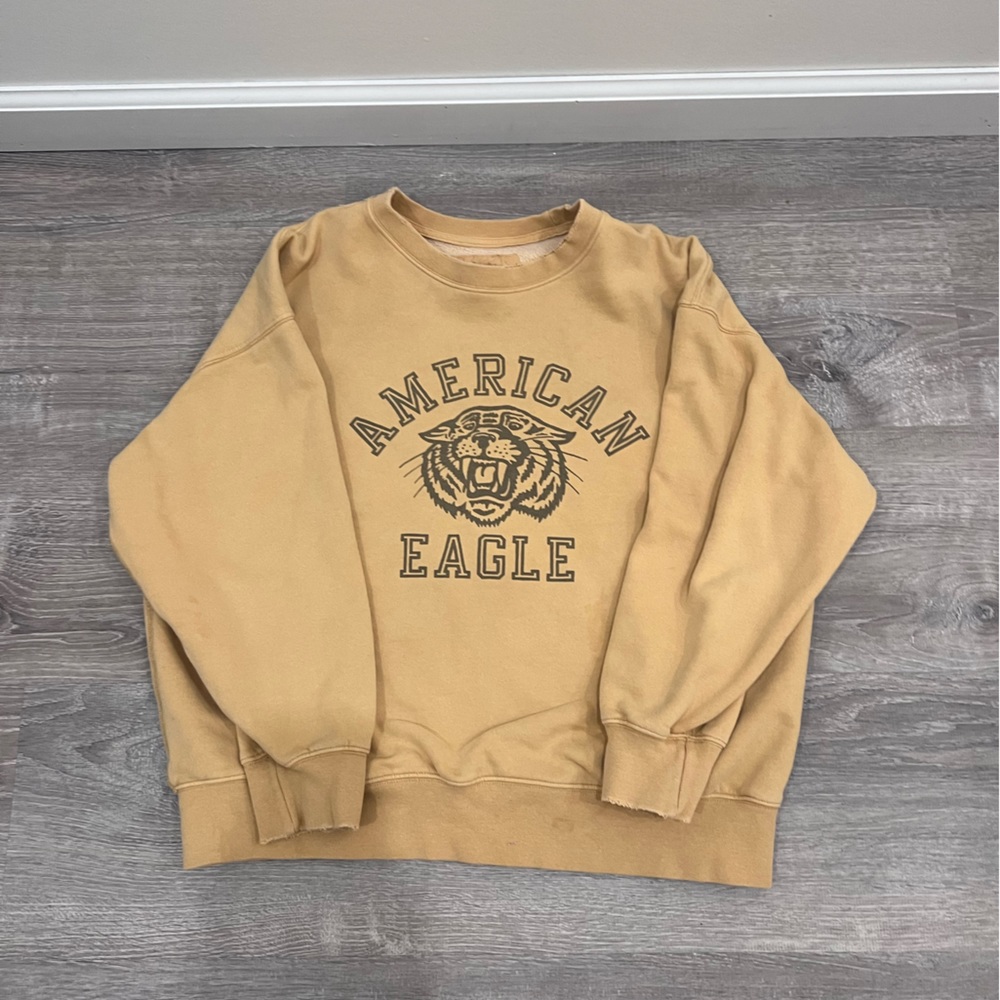 American Eagle M crewneck